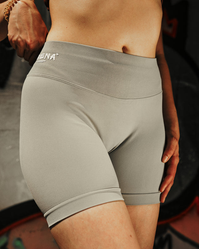 Short de sport femme Obéna gris Focus – vue de face
